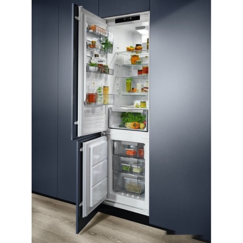 Холодильник Electrolux ENS8TE19S