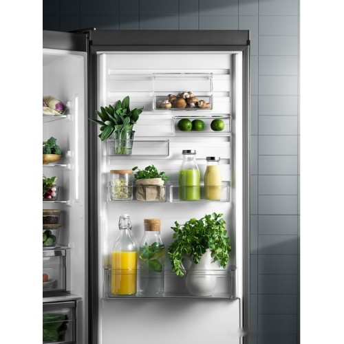 Холодильник Electrolux ENS8TE19S
