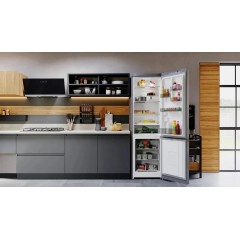 Холодильник с морозильником Hotpoint-Ariston HT 5200 S