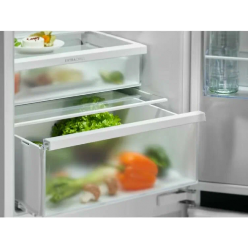 Холодильник с морозильником Electrolux ENT6MD18S3