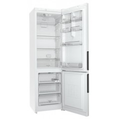 Холодильник с нижней морозильной камерой Hotpoint-Ariston HF 4200 W