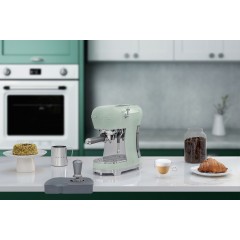 Рожковая кофеварка Smeg ECF02PGEU