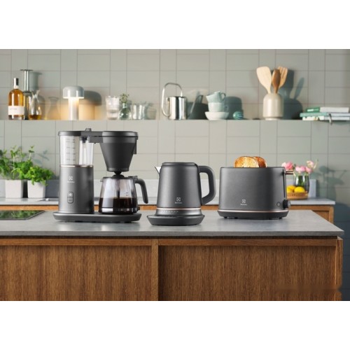 Электрический чайник Electrolux E7K1-6BP