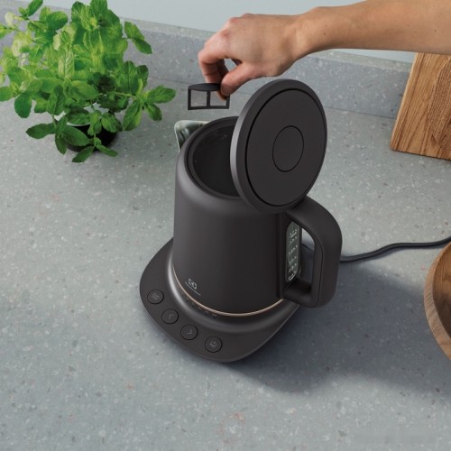 Электрический чайник Electrolux E7K1-6BP