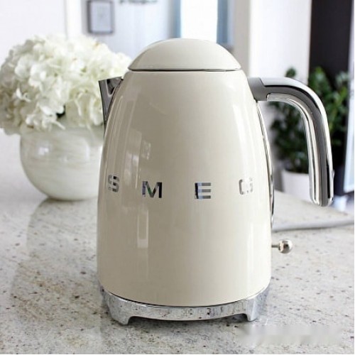 Электрический чайник Smeg KLF03CREU