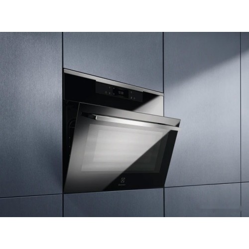 Духовой шкаф Electrolux VKL8E08WX
