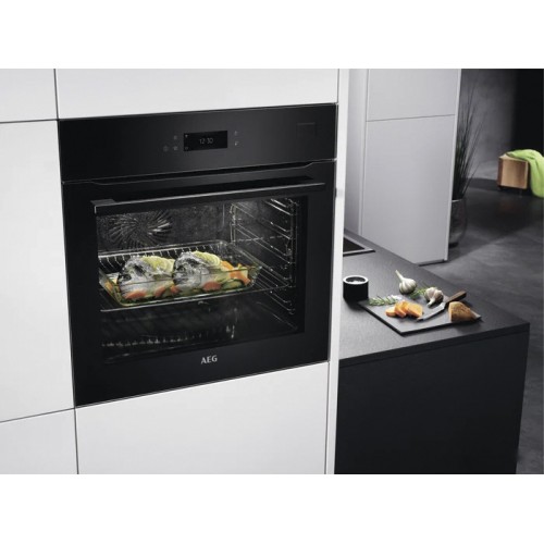 Духовой шкаф AEG BSE772380B
