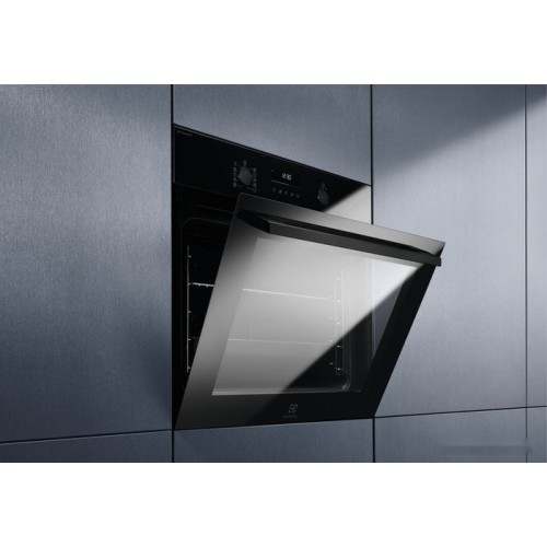 Духовой шкаф Electrolux SteamBake 600 EOD6P77WZ